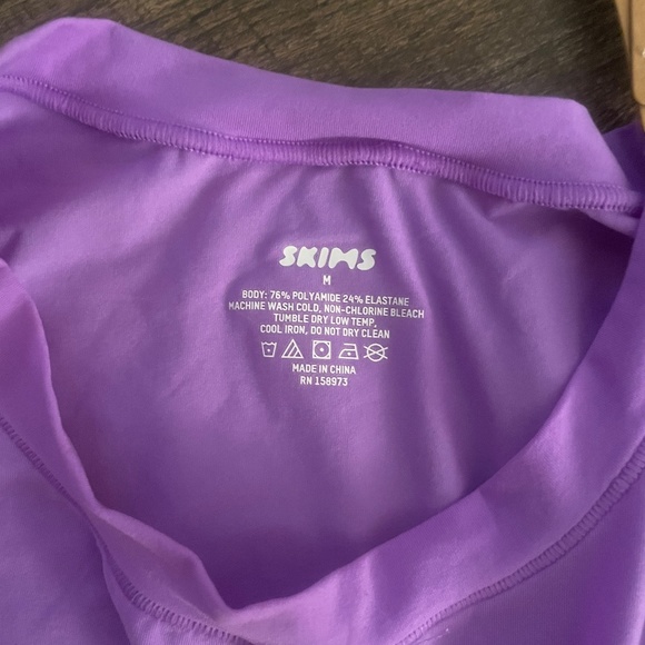 SKIMS SUPER CROPPED T-SHIRT - Picture 3 of 5